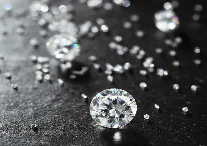 picture of loose round cut diamonds