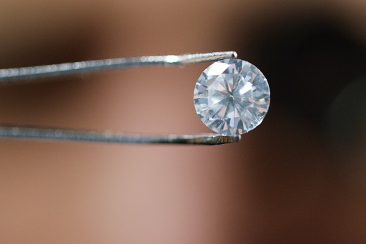 Foto diamante con pinzetta