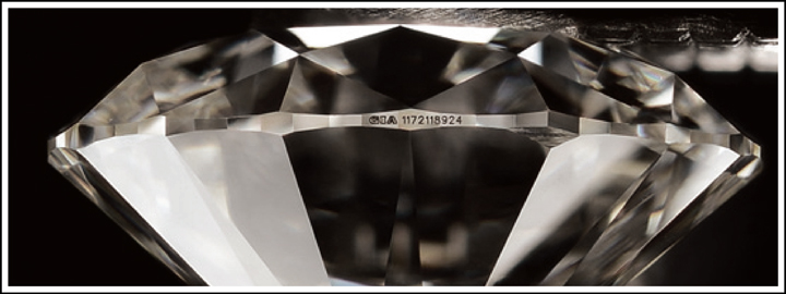 Foto con incisione laser numero certificato GIA sulla cintura di un diamante