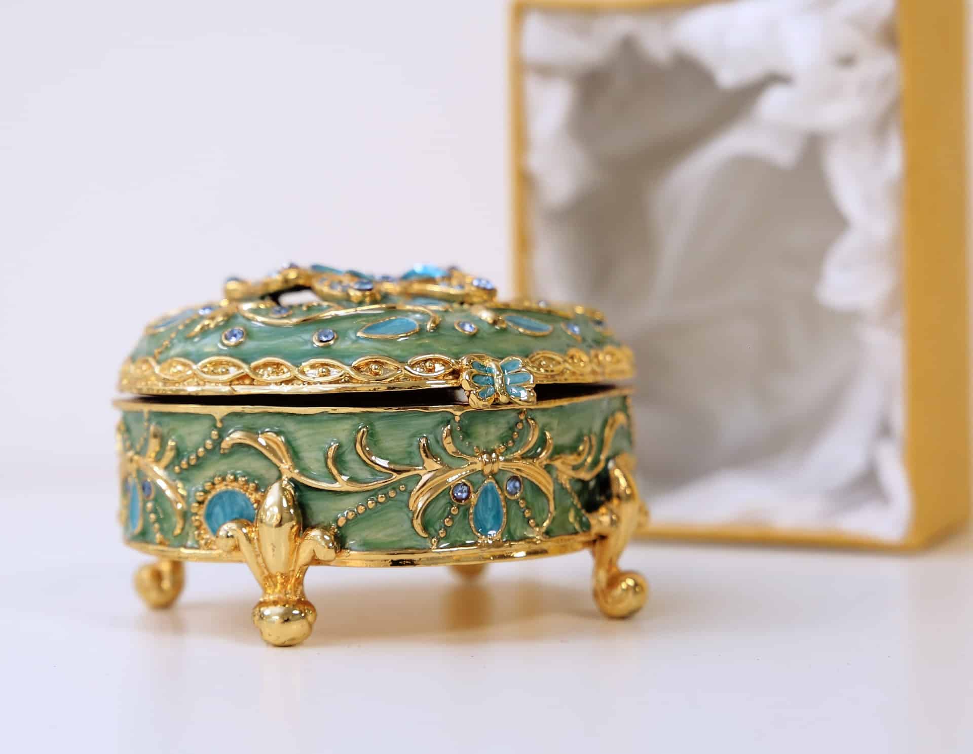 picture of a jewelry box in green enamel and gold